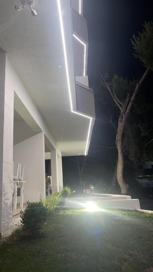Mane * Sarandë